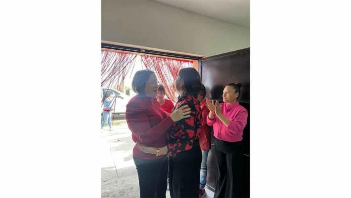 Celebran adultos mayores Día del Amor y la Amistad