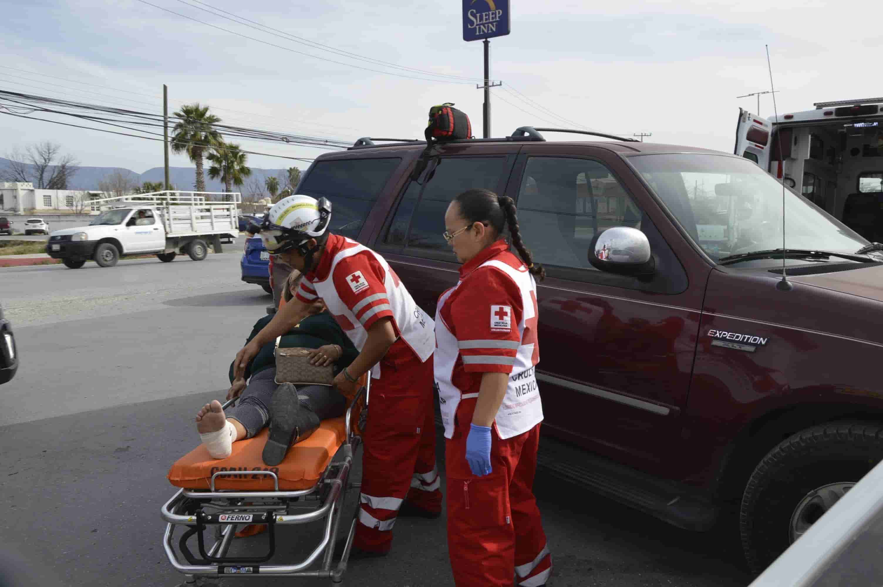 Acaba en el hospital al causar accidente