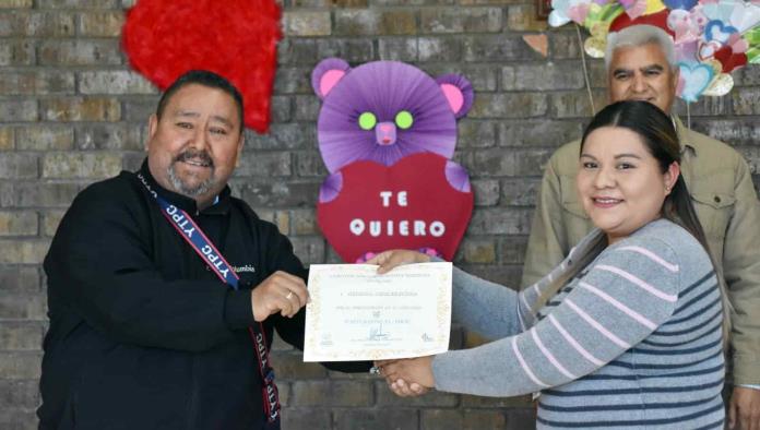 Premian a ganadores de  “Capturando el Amor”