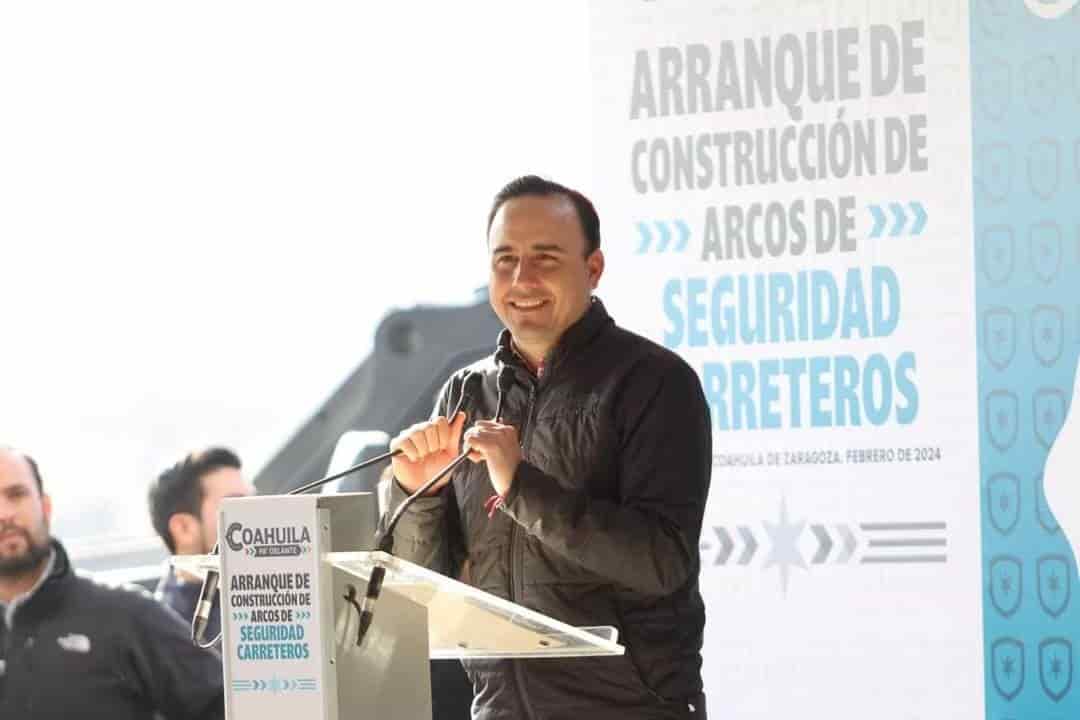 Inicia Manolo construcción de arcos de seguridad
