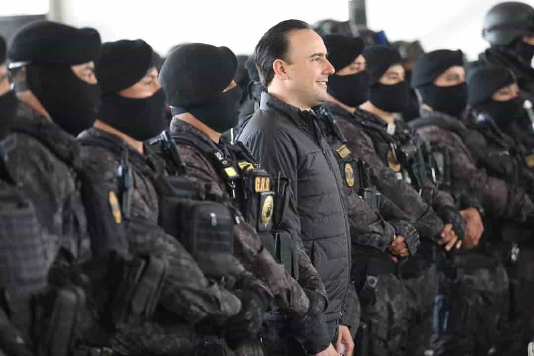 Inicia Manolo construcción de arcos de seguridad