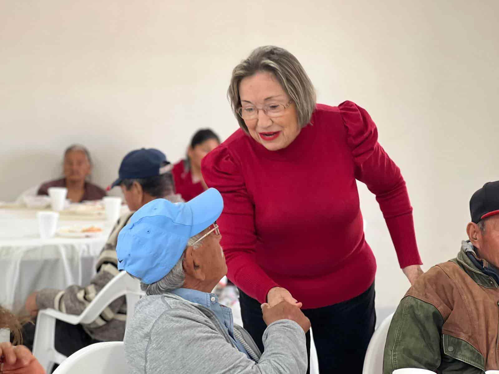 Celebran adultos mayores Día del Amor y la Amistad