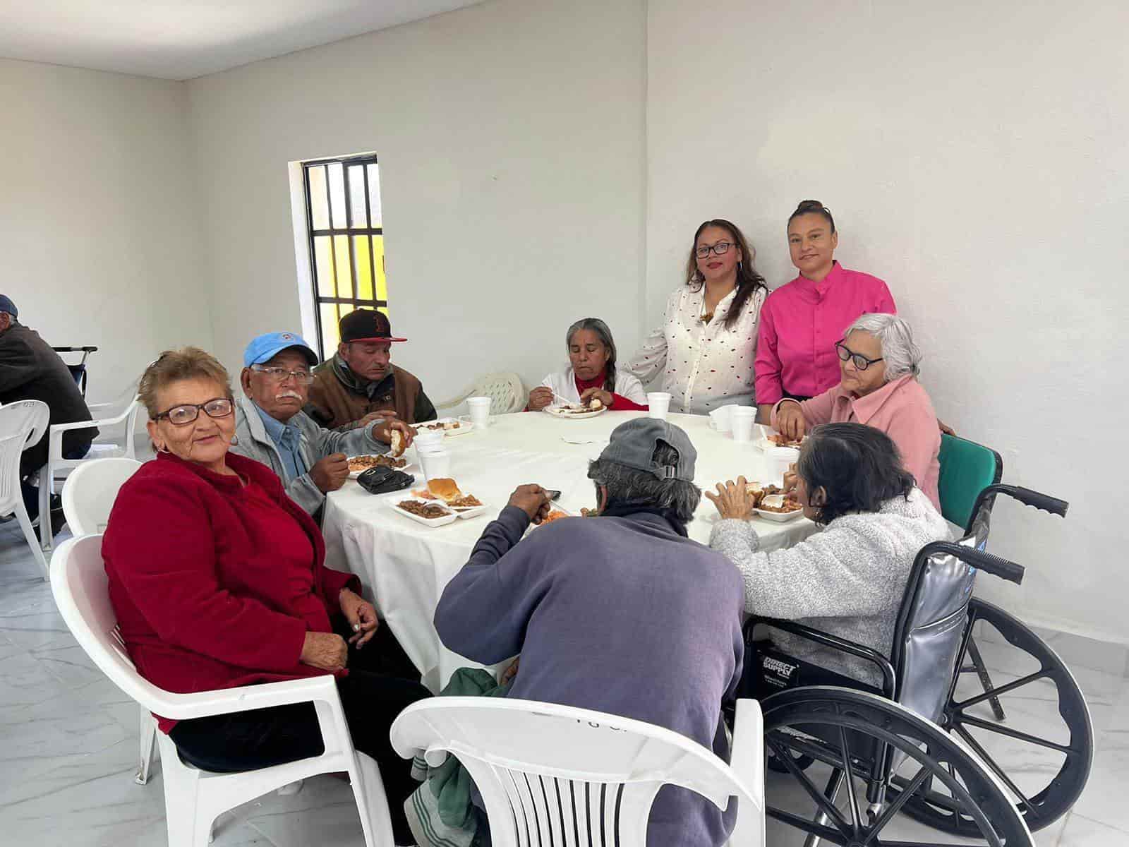 Celebran adultos mayores Día del Amor y la Amistad