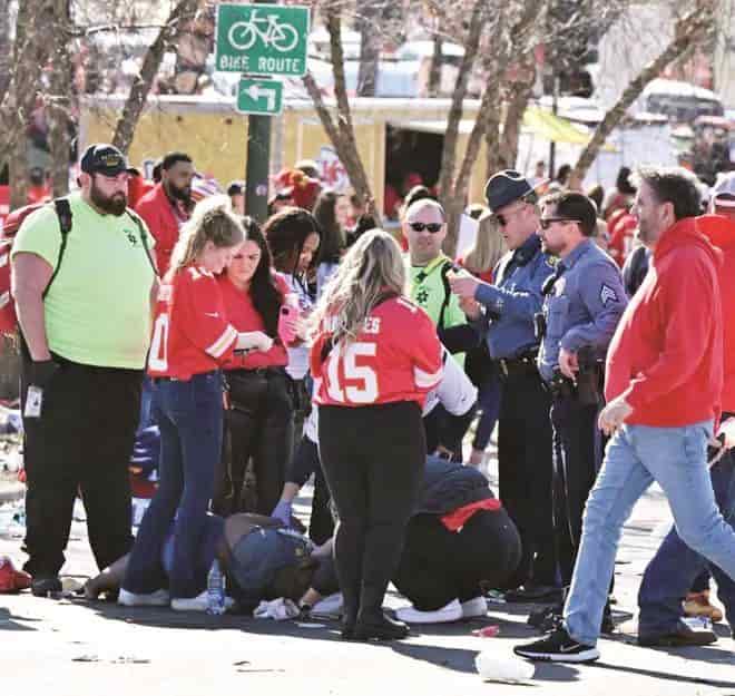 Reportan un muerto y nueve heridos en tiroteo durante el desfile de los Chiefs en Kansas City.