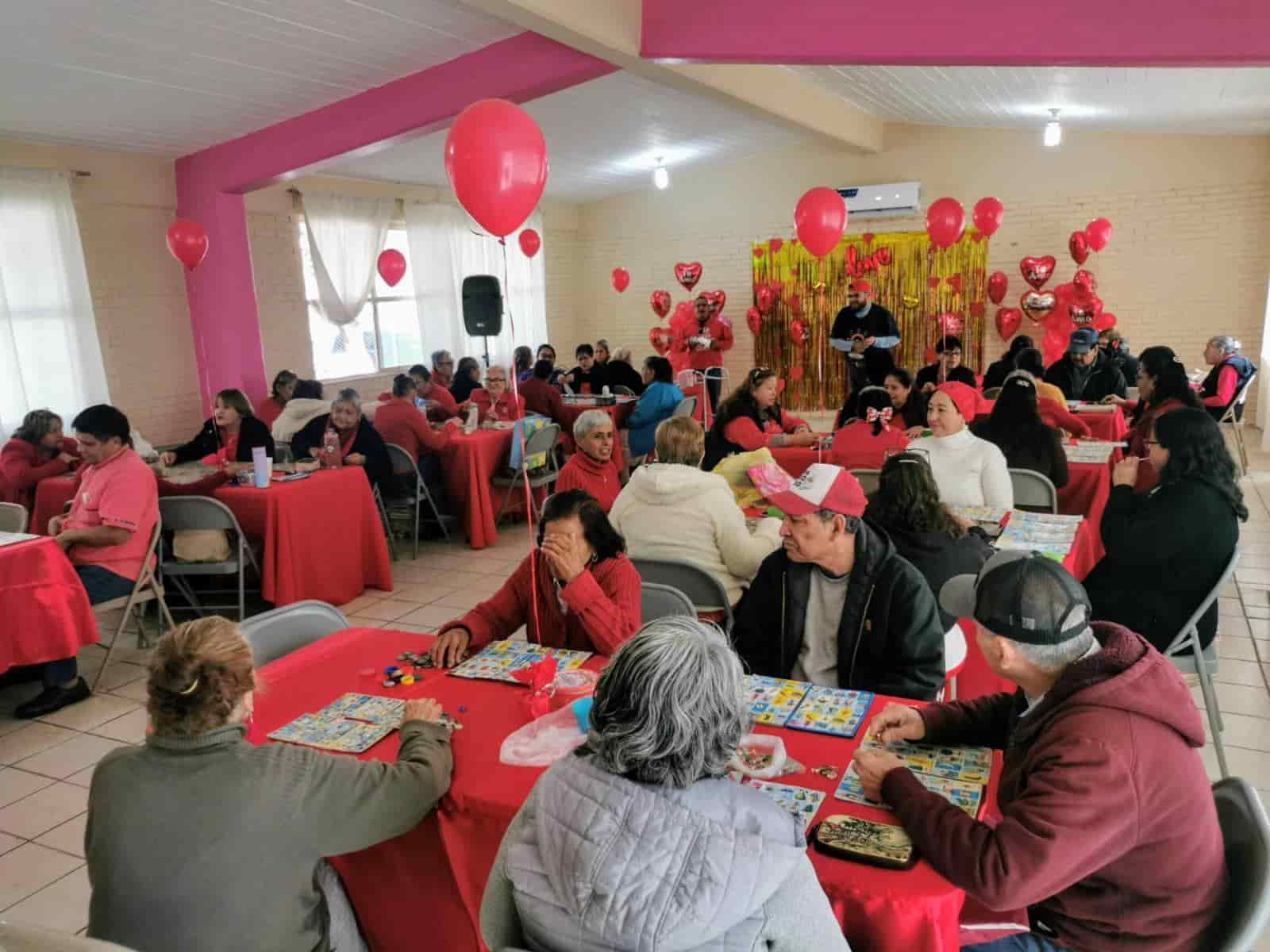 Festeja DIF Allende a adultos mayores por día de San Valentín