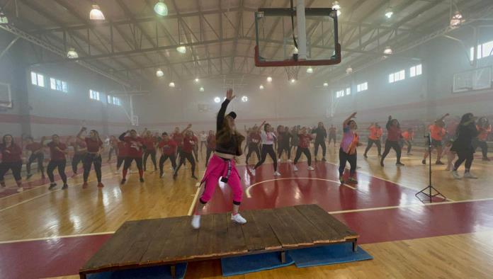 Realizan “Zumbatón” a beneficio de lomitos