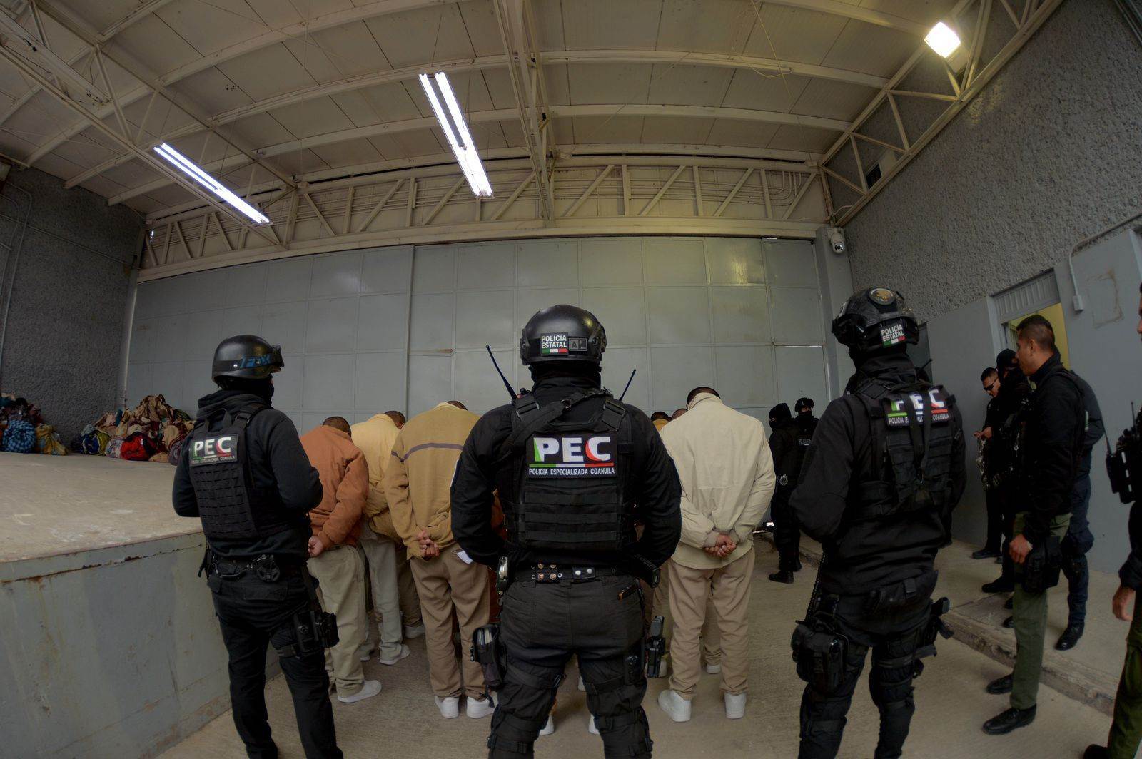 Se realiza segundo traslado de reos a centro penitenciario de Monclova