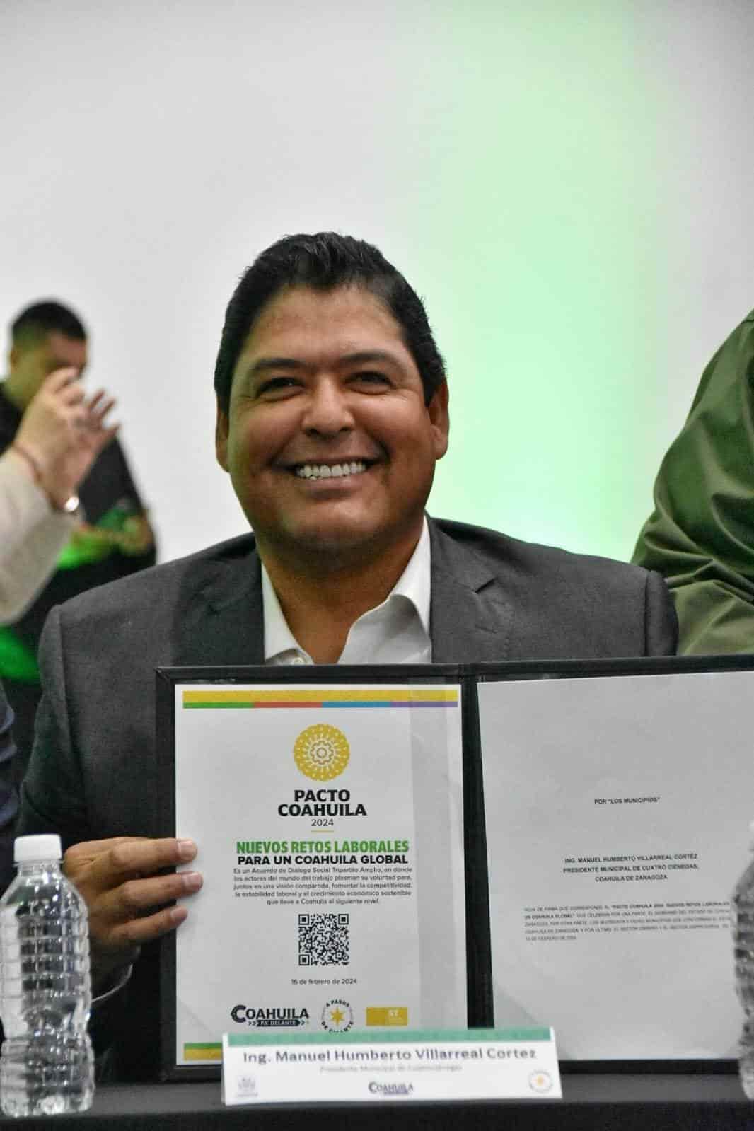 Firma Beto Villarreal pacto por Coahuila