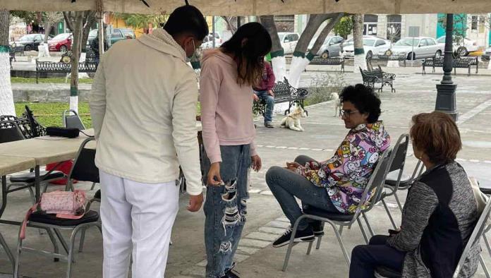 Realizan jornada  de salud en la plaza
