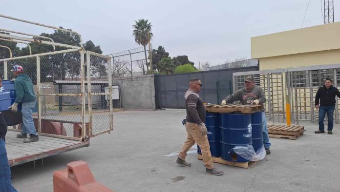 Dona  Trinity Rail tambos de basura