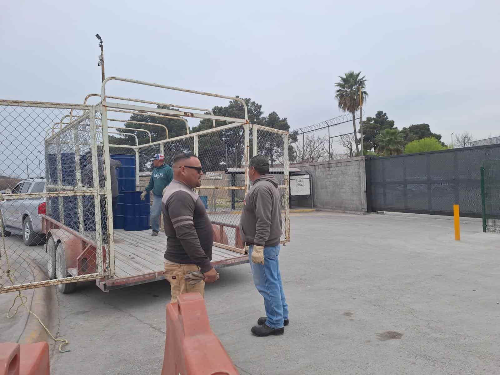 Dona  Trinity Rail tambos de basura