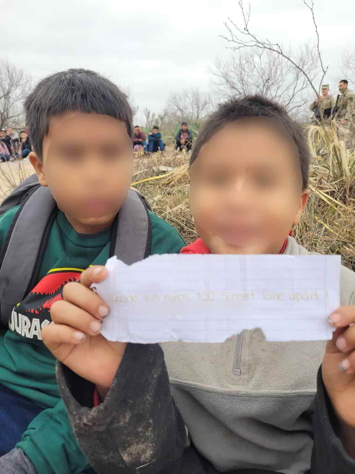 Rescatan a 6 NIÑOS que cruzaban la frontera SOLOS sin sus padres