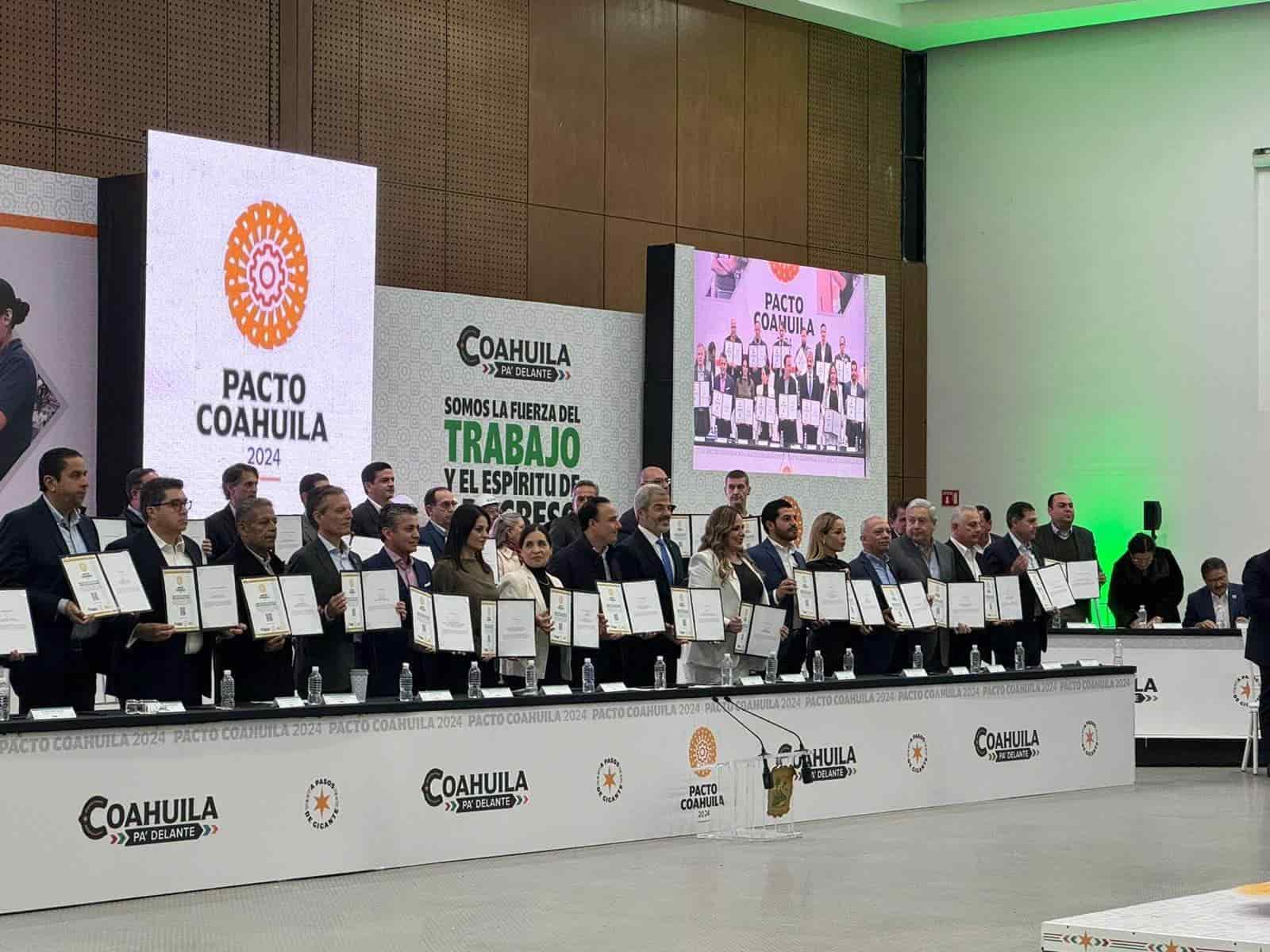 Firma alcaldesa Pily Valenzuela el "Pacto Coahuila" 