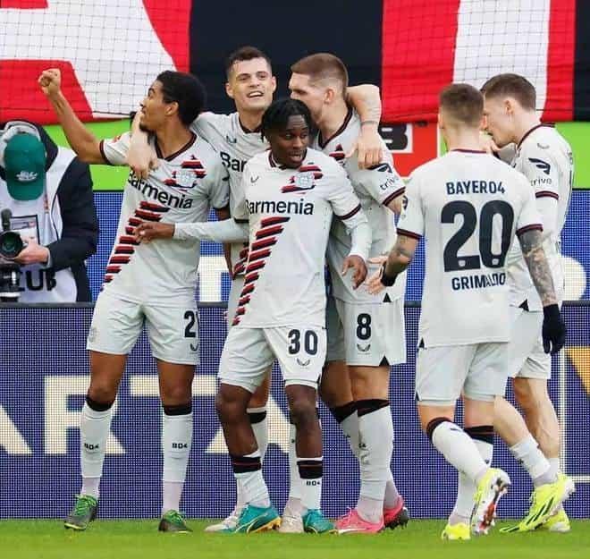 Bayer Leverkusen refuerza liderato; van 18 victorias