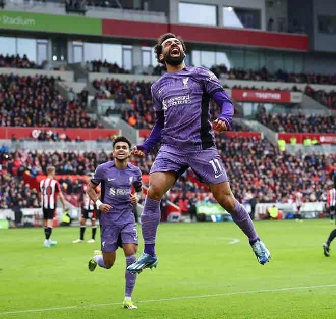 El Liverpool seguirá en la cima de la Premier .