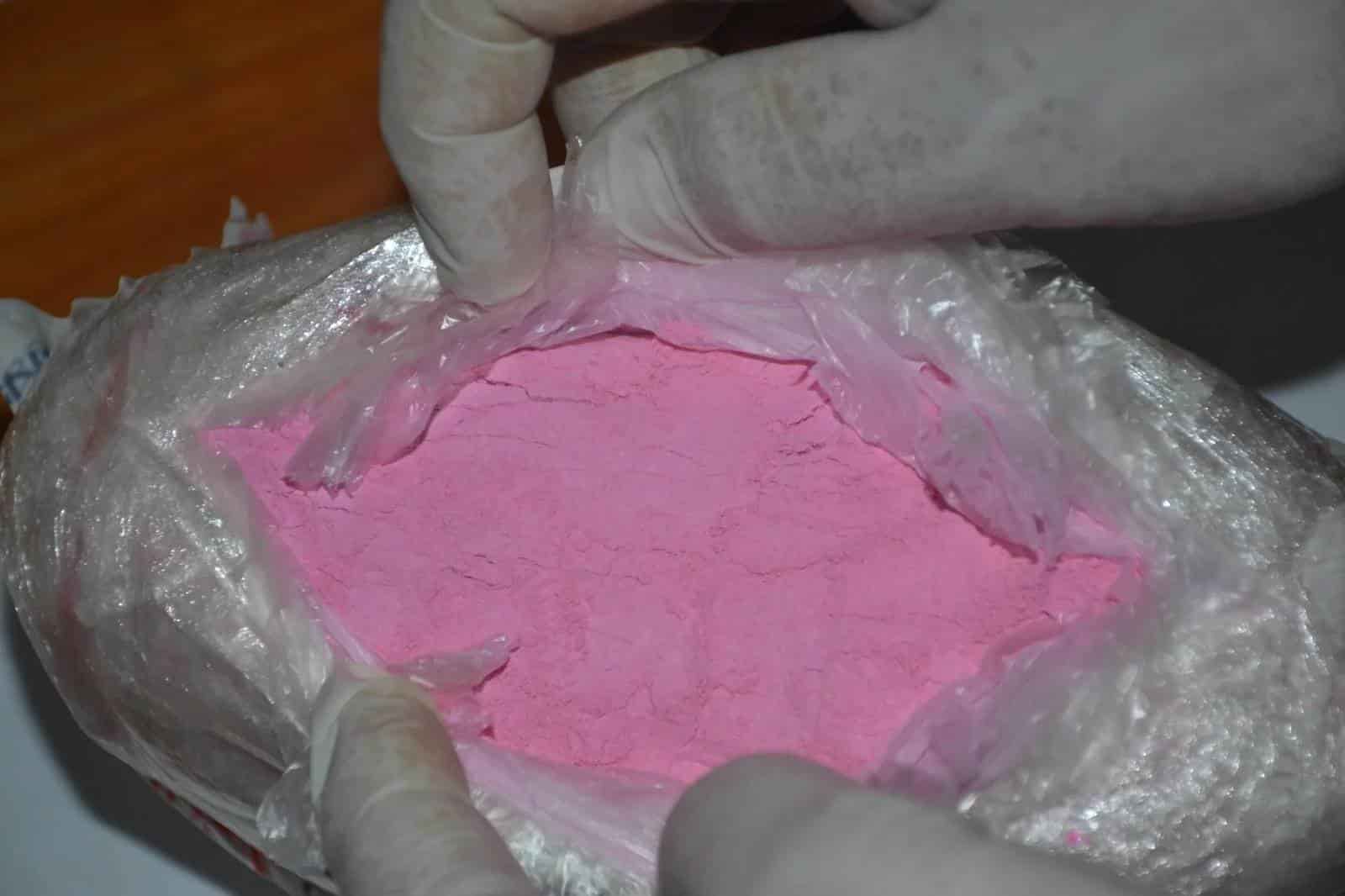Muere adolescente tras ingerir bebida energética con cocaína rosa en España
