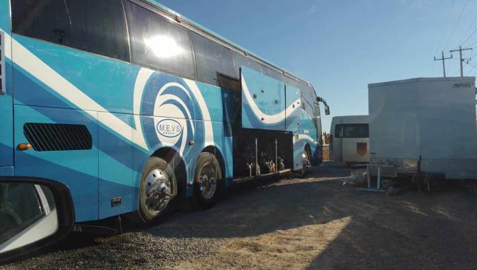 Desesperación lleva a migrantes a saltar de autobús en movimiento en Monclova