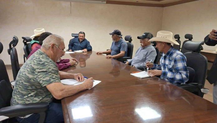 Revisan ejidatarios programa de Conagua