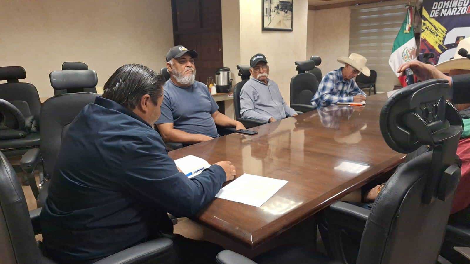 Revisan ejidatarios programa de Conagua