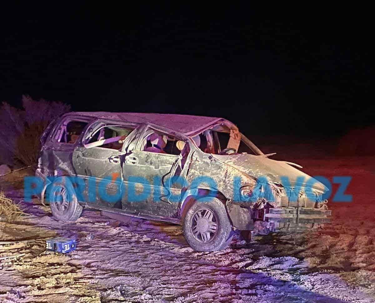 La camioneta quedó destrozada a consecuencia del accidente.