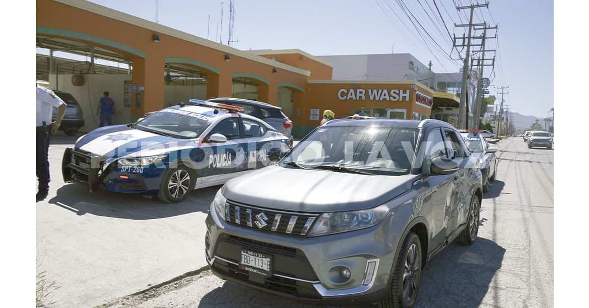 Se ‘embarra’ Rappi en camioneta recién lavada 