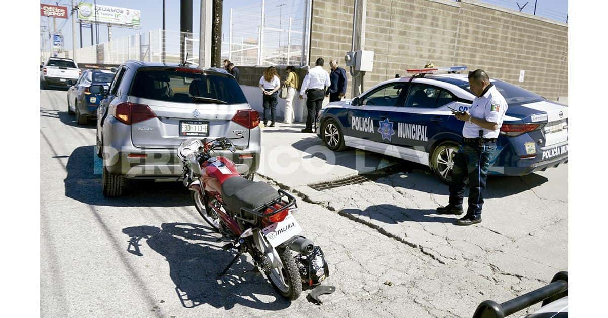 Se ‘embarra’ Rappi en camioneta recién lavada 