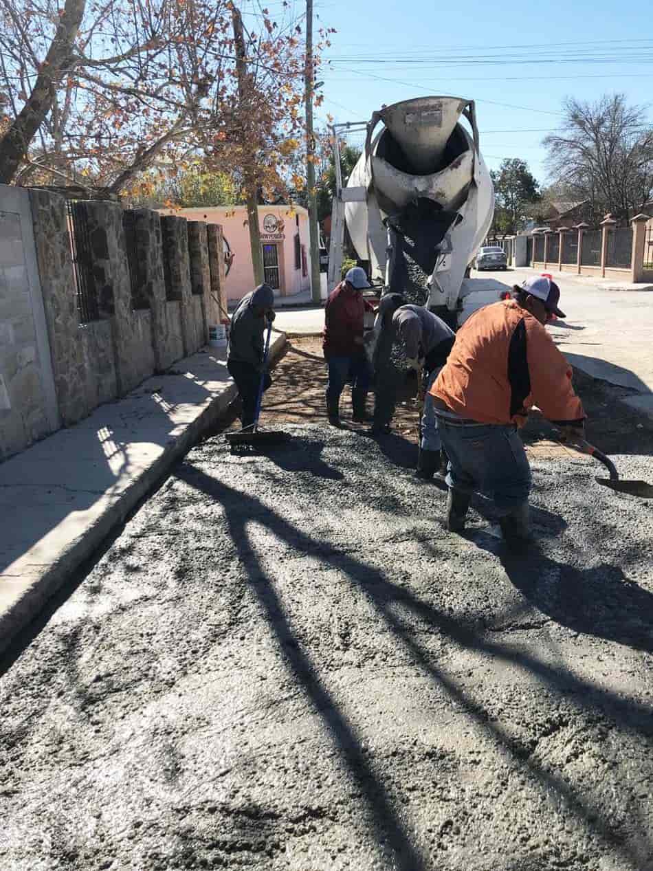Aplican concreto hidráulico en las calles de Zaragoza