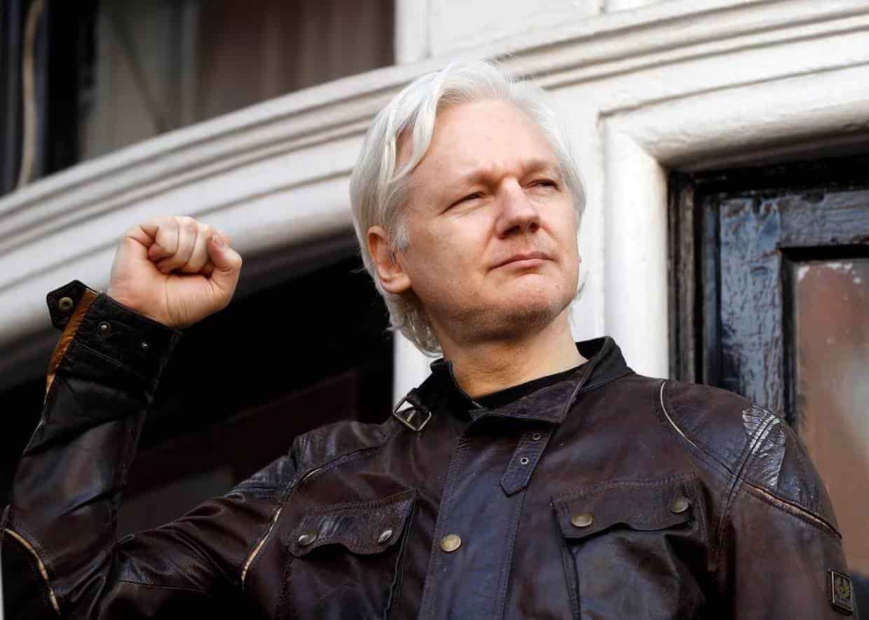 AMLO insiste en trasladar a México estatua de la libertad por el caso Assange
