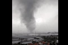 Potente tornado sorprende Indonesia; Deja daños y 22 heridos