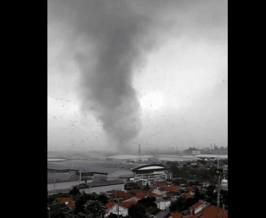 Potente tornado sorprende Indonesia; Deja daños y 22 heridos
