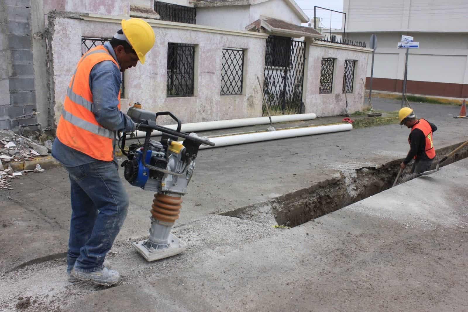 Reponen tubería en Colonia Deportiva