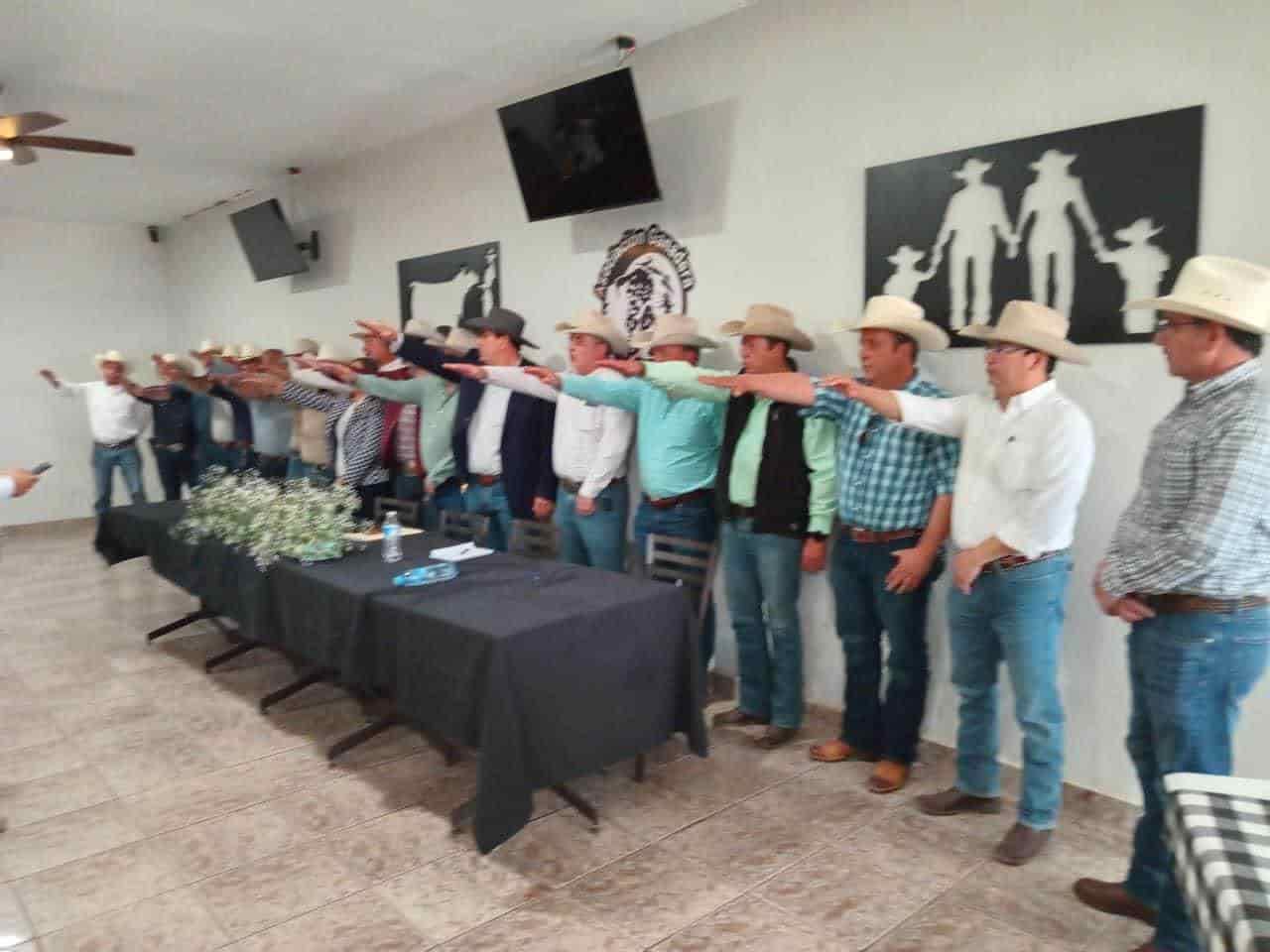 Reeligen ganaderos a Alejandro como líder