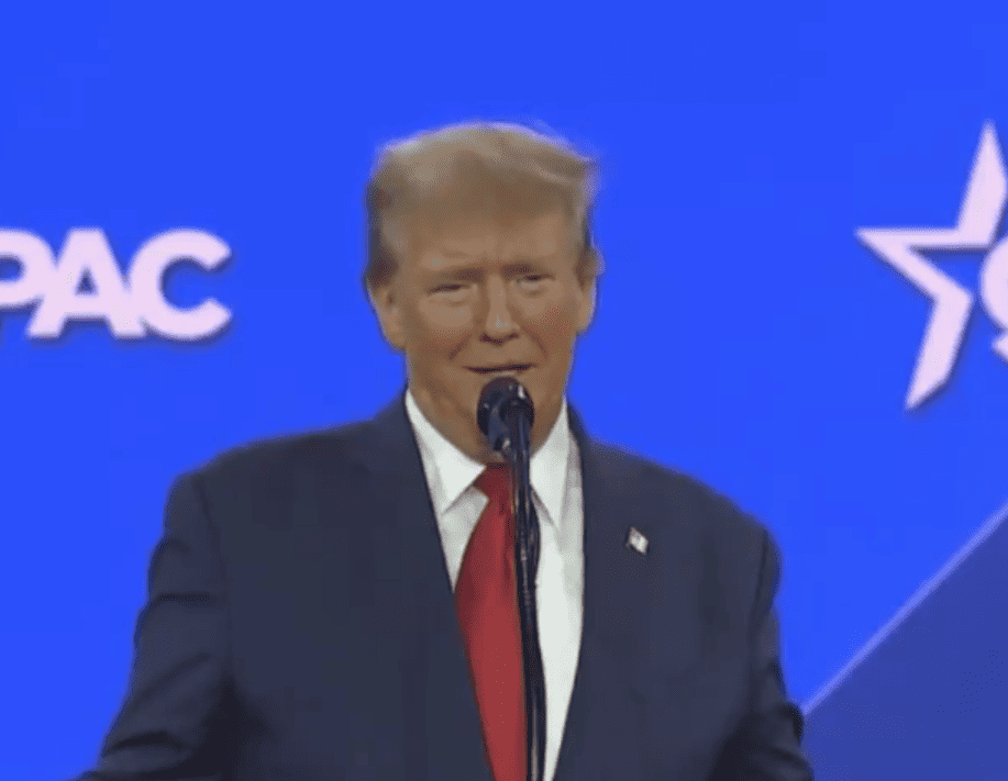 Trump critica al príncipe Harry por traicionar a la reina Isabel II