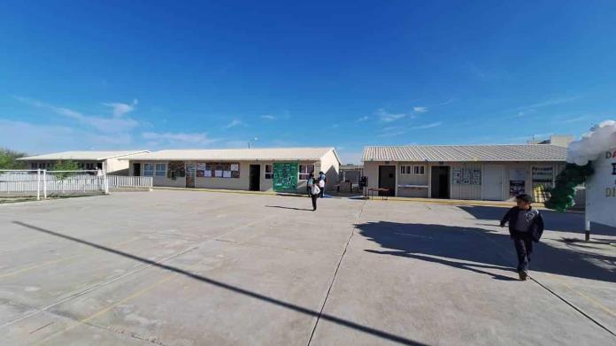 Construirá Piña techado en escuela