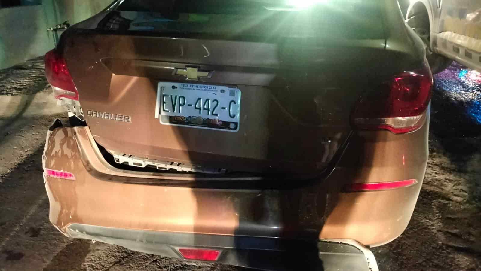 El conductor destrozó su auto en el choque.