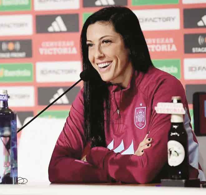 Jenni Hermoso volvió a una conferencia de prensa con España.