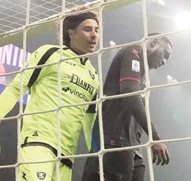 En Italia elogian a Memo Ochoa; ‘el único que salva la cara’.