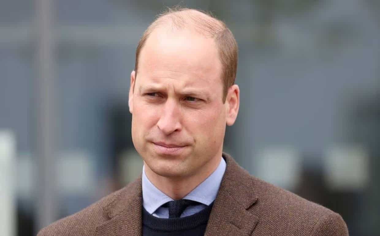 Príncipe William se retira de ceremonia en honor al difunto Rey Constantino de Grecia
