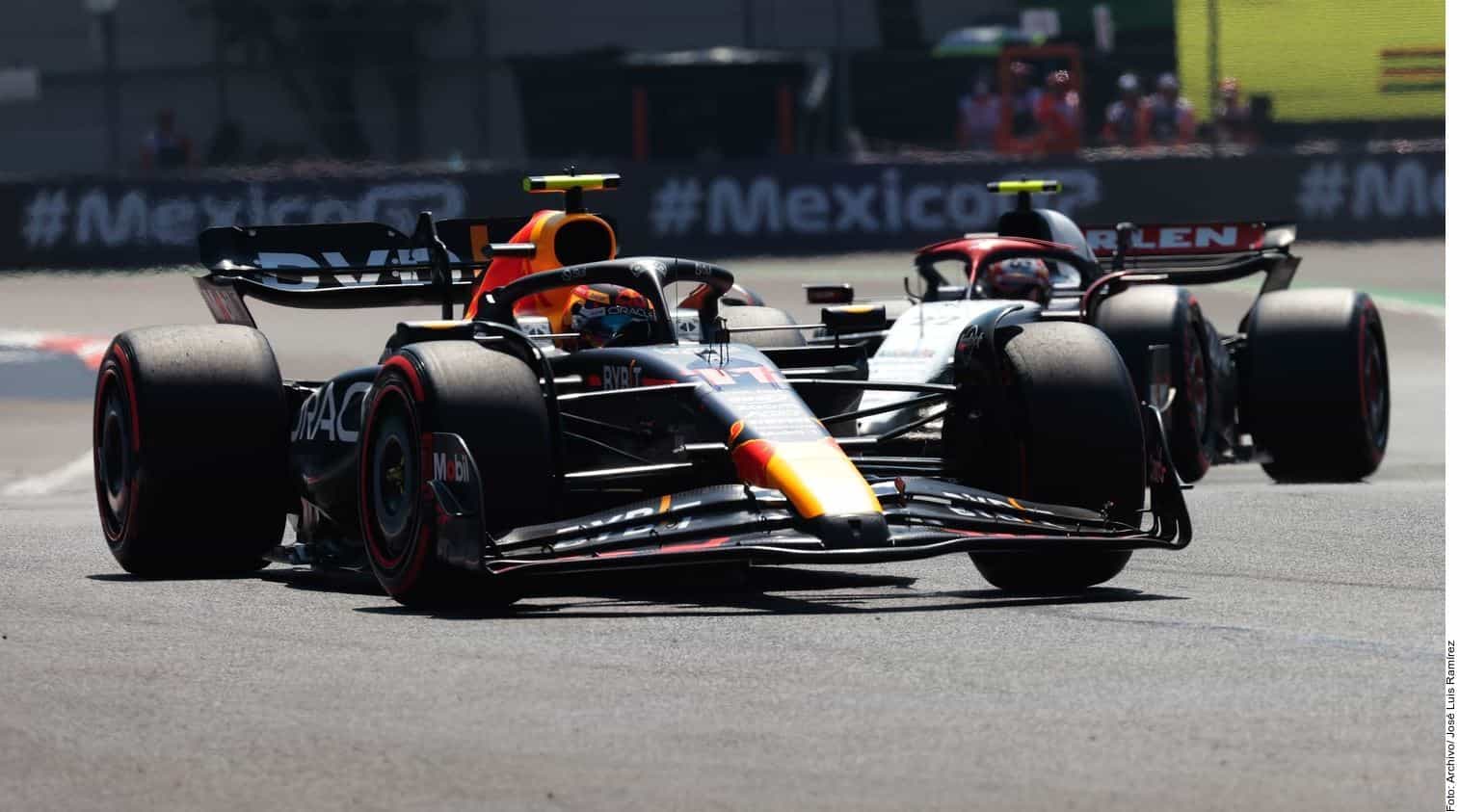 Checo Pérez es 12 en Práctica 1; Ricciardo el más rápido 