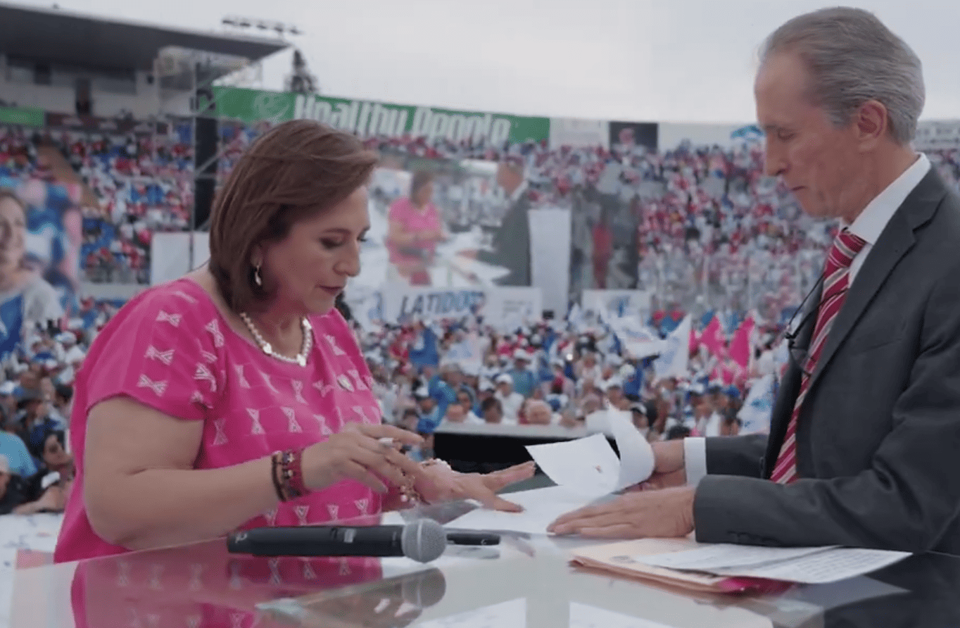 Xóchitl Gálvez sella con su sangre no retirar programas de AMLO