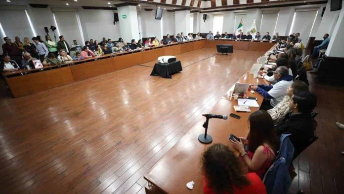 Establece Manolo acuerdos con familias de desaparecidos