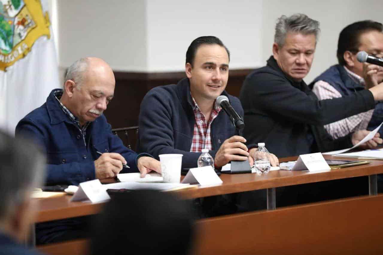 Establece Manolo acuerdos con familias de desaparecidos