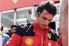 Sainz se queda sin celebración con el equipo Ferrari 