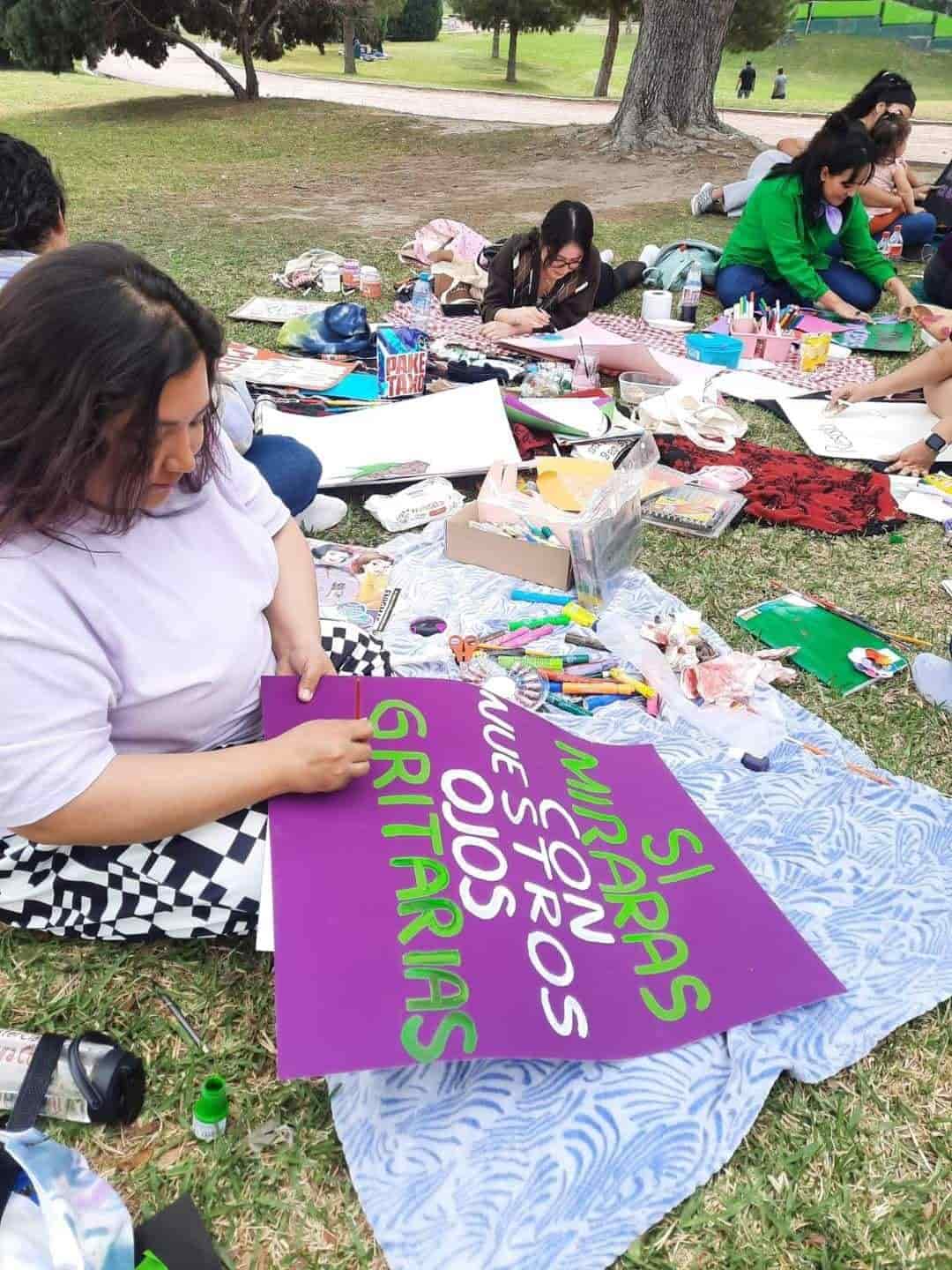 Se preparan mujeres para el 8 de marzo