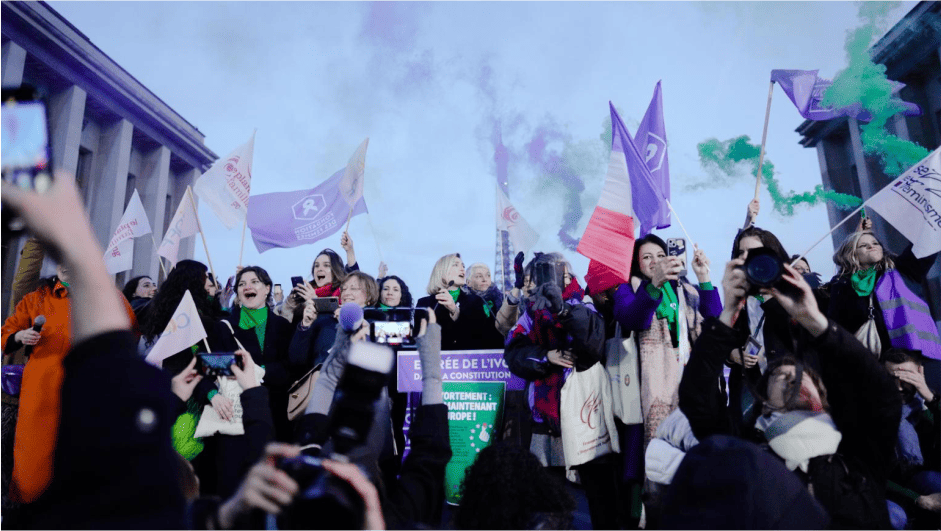 ¡HISTÓRICO! Francia consagra el derecho al ABORTO en su Constitución
