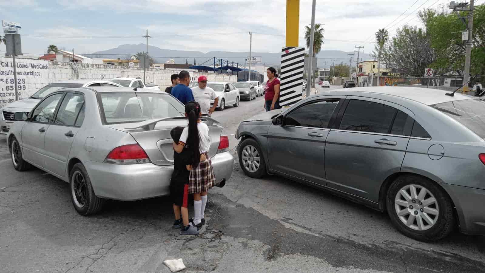 ‘Desgracia’ a familia por ‘volarse’ luz roja
