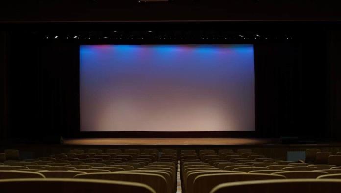 Cines deben proyectar películas con audiodescripción; Determina la SCJN