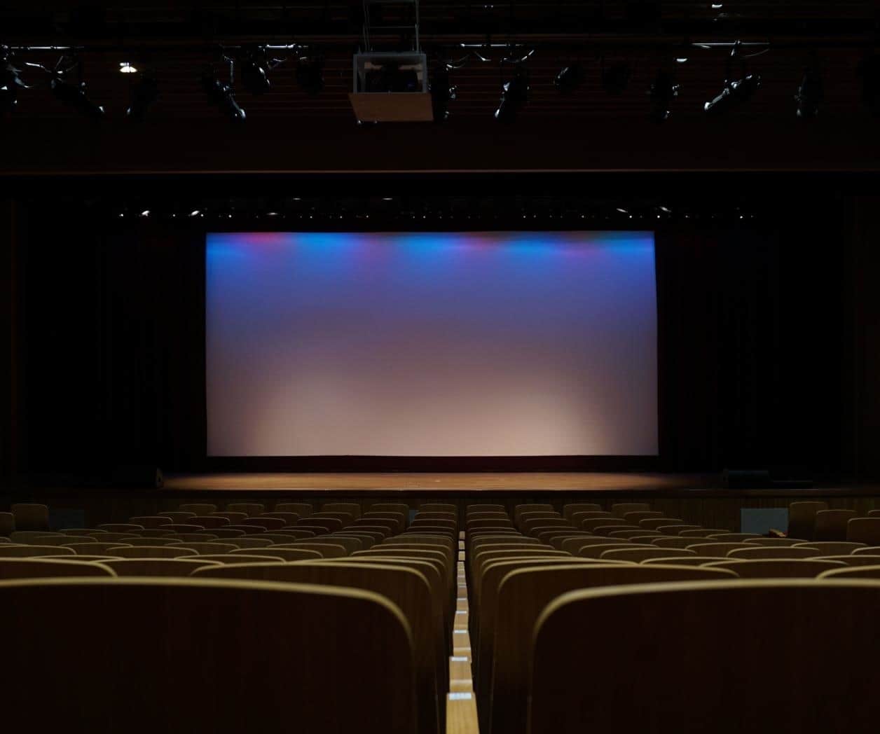 Cines deben proyectar películas con audiodescripción; Determina la SCJN