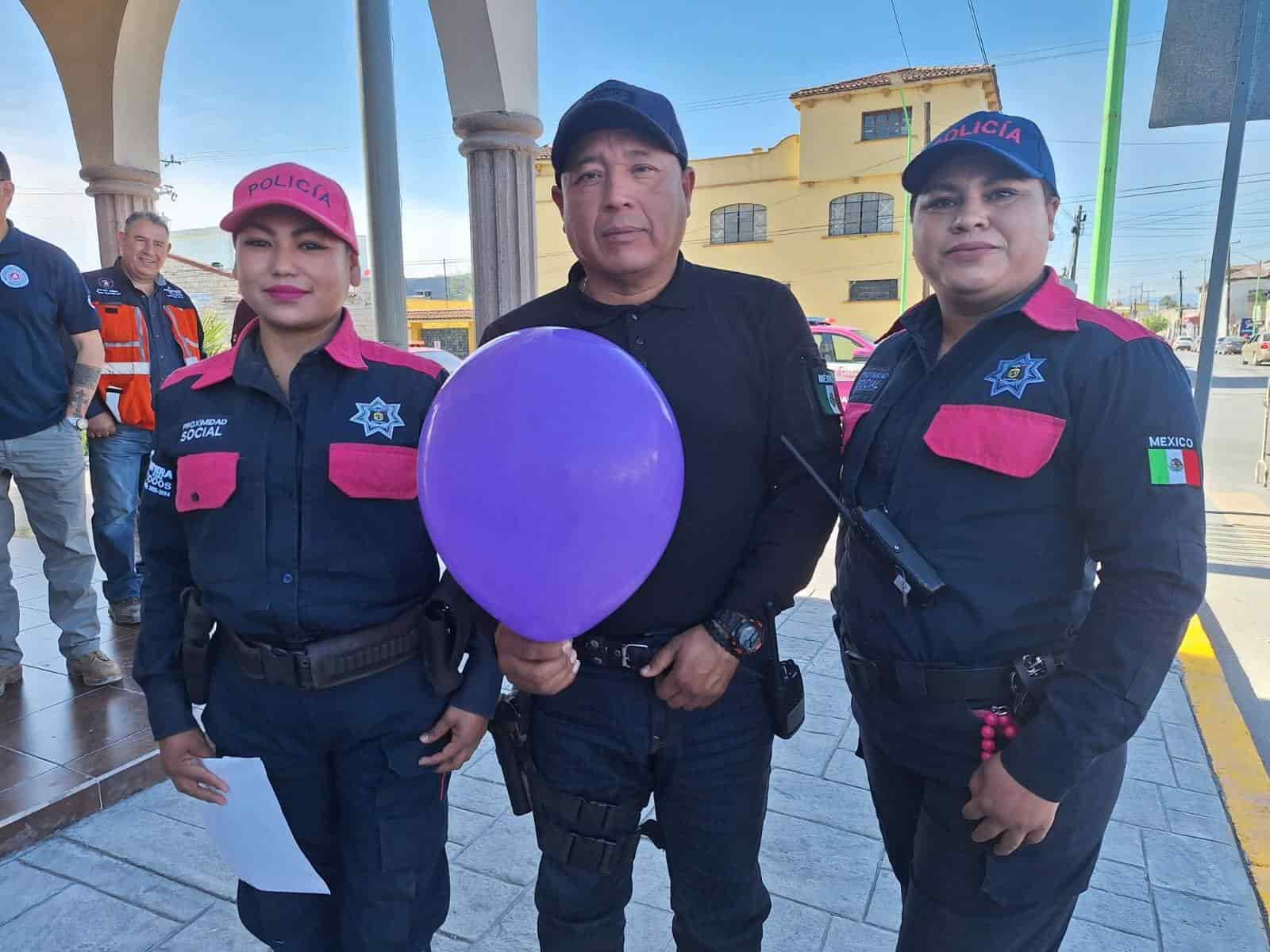 Reconocen a policía rosa