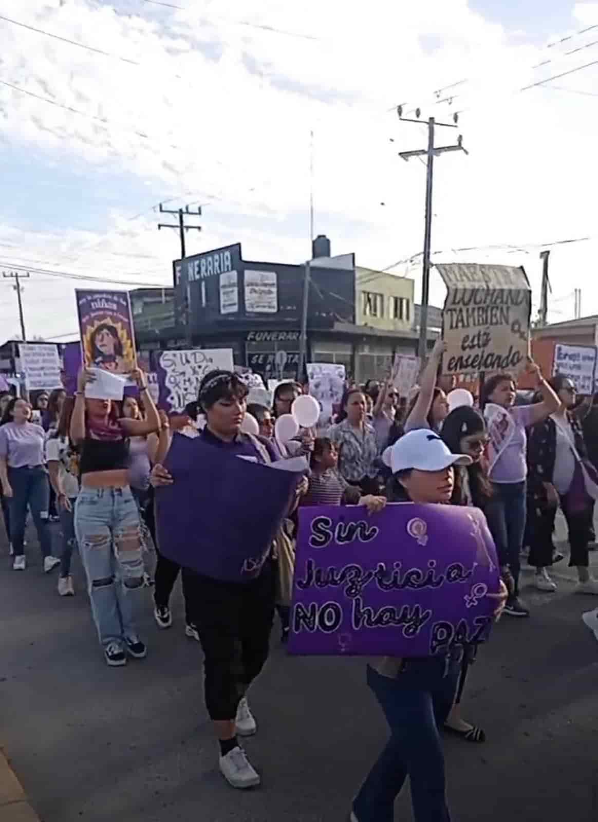 Marcha colectivo Frontera Morado para conmemorar el 8M